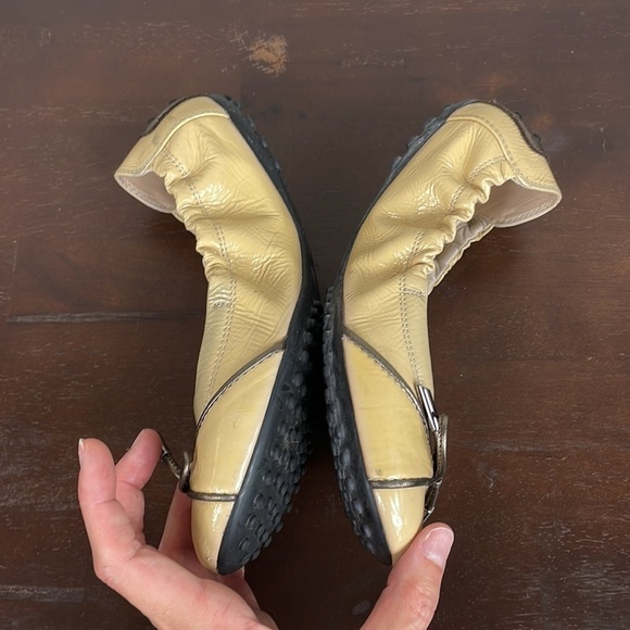 Tods Ballet Flats Driving Loafers Beige Nude Patent Leather Bow Toe Sz 36 - Picture 7 of 12